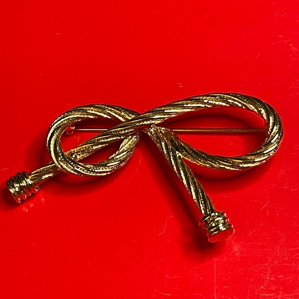 VTG Bow Pin (Gold Tone)